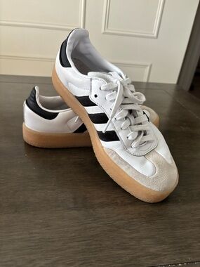 White Sneakers Sambae with Black Stripes and Gum Sole